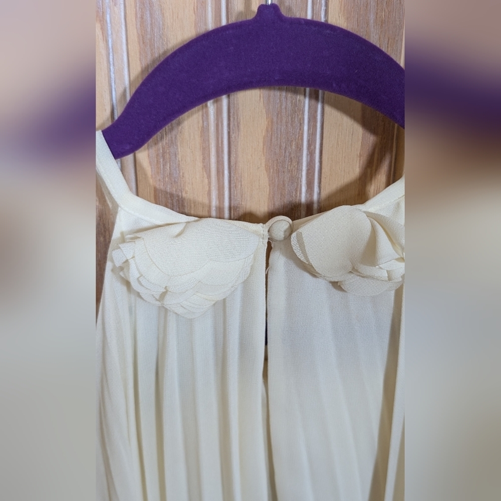 NWOT Cream White Pleated Halter Dress with Flower Detailing at Neckline Size 6 - Picture 5 of 12